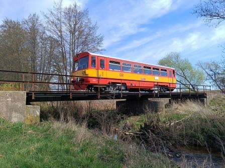Hradecký motorák alias Šmudla M152.0318 na trati Smiřice - Hněvčeves